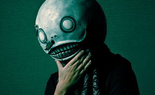 Создатель NieR Automata напился и потерял маску Эмиля. Нашлась не менее привлекательная замена