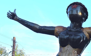 Гигантская близняшка из Atomic Heart в реальности. Появились фото фанатской работы