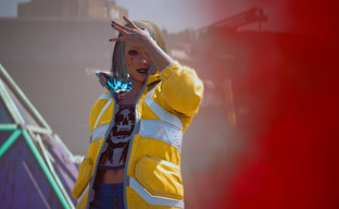 Cyberpunk 2077 сломалась и получила баг-скример с патчем 2.01. CDPR не изменяет традициям