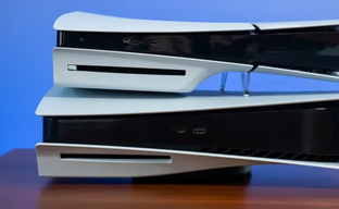 Компактную PS5 Slim сравнили с обычной версией консоли: фото и критика дизайна