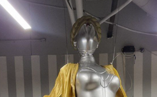 3-метровая Близняшка из Atomic Heart в реальности. В России создали массивную статую персонажа из игры Mundfish