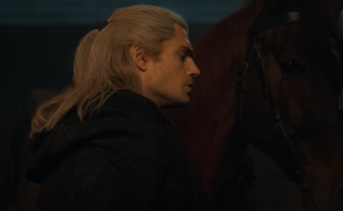 Замена Генри Кавилла: Лиам Хемсворт подготовился к роли Геральта для сериала The Witcher от Netflix и показал результат тренировок