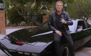 «Рыцарь дорог» Дэвид Хассельхофф вернулся, чтобы прорекламировать благотворительные микротранзакции в играх