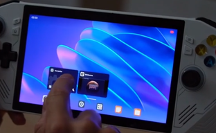 Представлен аналог Steam Deck с российской ОС Аврора, способный запустить игру 20-летней давности. Его опознали как индонезийский Advan x Play
