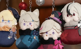 «Арлекино не толстая»: герои Genshin Impact стали новогодними игрушками. miHoYo показала коллекцию праздничного мерча