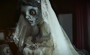 Нейросеть показала трейлер экранизации Resident Evil Village в стиле боевиков 1980-ых годов