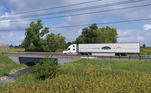 Создатели American Truck Simulator показали рыбаков, поля и прерии. Новые скриншоты дополнения со штатом Айова
