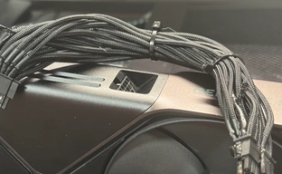 Коннектор RTX 5090 FE расплавился во время игры в Battlefield 5 — геймер показал последствия «жаркого матча»