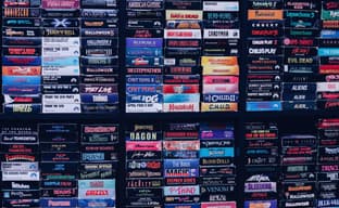 Битва киноманов: открылся предзаказ на настольную игру «В двух словах: Кино»