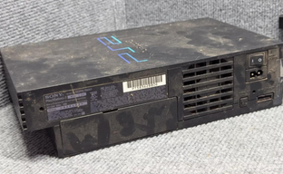 Игрок восстановил PlayStation 2 в ужасном состоянии и сделал её «кибер-версией»