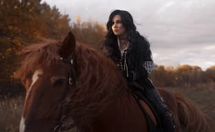 Женщина в чёрном: модель показала косплей Йеннифэр из игры The Witcher 3: Wild Hunt