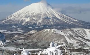 Почти умерли ради селфи. Туристов чудом спасли на горе из Ghost of Yōtei