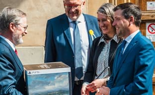 Чешскому чиновнику подарили коллекционное издание Kingdom Come: Deliverance 2