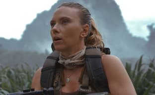 Скарлетт Йохансонн выживает на острове с динозаврами в новом трейлере «Мир юрского периода: Возрождение»