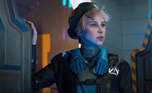 «Мы все связаны друг с другом»: фанатка показала косплей Фрэджайл из Death Stranding 2: On the Beach