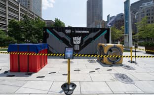 Коллаборация PUBG Mobile и Transformers вышла за пределы игры. В городах США появились инсталляции с тематическими контейнерами