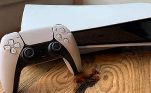 Блогерша совершила большую ошибку, купив PlayStation 5 — в желанную Mario Kart сыграть не получилось