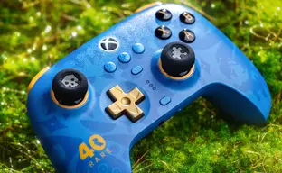 8BitDo выпустила лимитированный геймпад к 40-летию студии Rare