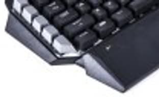 Cougar 700K: механическая клавиатура с располовиненным пробелом и гибкой подсветкой