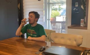 В Steam появится «самый странный эксперимент». Разработчик пьёт воду за каждую проданную игру