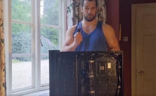 Суперкомпьютер для Супермена – Генри Кавилл показал, как собирает РС с видеокартой GeForce RTX 2080 Ti