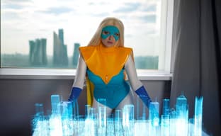 Супергероиня в деле: модель показала косплей Блонди Блейзер из игры Dispatch