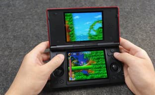 Для портативной консоли Anbernic RG DS вышла официальная прошивка, устраняющая проблемы с экранами