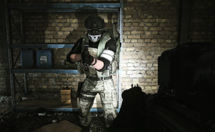 Создатели Escape from Tarkov показали тушение пожара в серверной — в стиле сцены из классической Resident Evil