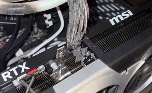 У геймера в канун Рождества вместо елки загорелась видеокарта RTX 5090 — разъем не просто оплавился, он обуглился