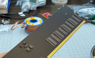 Россиянин собрал планку DDR5 — себестоимость 17 тысяч рублей и она работает в играх