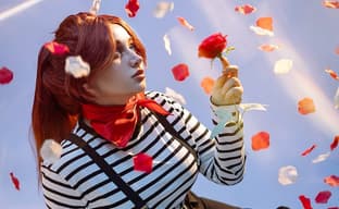 Косплеер предстала в образе Маэль из Clair Obscur: Expedition 33: одиночка, жаждущая летать