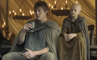 El creador de la serie "El Caballero de los Siete Reinos" reveló en qué se diferencia la adaptación de los relatos de George Martin