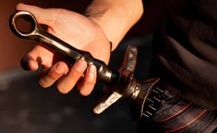 Вышел зонт в стиле Двуручного меча огня из Dark Souls III от Starforged — воплощение Повелителя Пепла