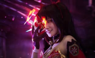 Косплеер воплотила Искорку из Honkai: Star Rail — мастерицу театрального искусства