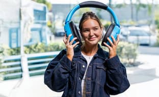 Lanzamiento de Blue XL: un altavoz Bluetooth con la forma de unos enormes auriculares de JLab Audio