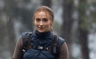 Софи Тёрнер мокнет под дождём на кадрах со съёмок сериала Tomb Raider