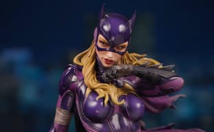 Sideshow Collectibles показала распаковку и сборку статуи Стефани Браун в костюме Бэтгёрл