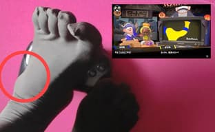 Тарантино подписался: играющая ногами японская витуберша показала подписчикам странную мышцу на левой стопе