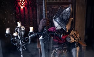 Cosplayer muestra al Guardián del Abismo de Dark Souls III: uno de los cinco Señores de la Ceniza