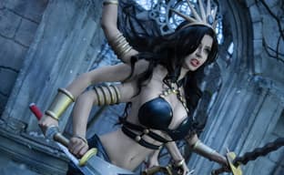 Cosplayer muestra a la reina naga de Heroes of Might and Magic III: una guerrera de seis brazos
