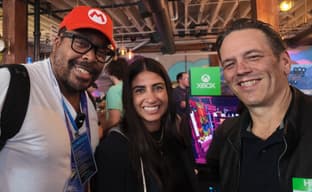 «Милая и с ослепительной улыбкой»: Аша Шарма впервые выступила у блогера 