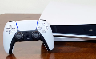 GameStop высмеял ограничения запуска цифровых версий игр на PS5 и призвал брать диски