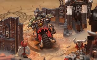 Авторы Warhammer 40,000 показали набор с уже раскрашенным террейном и миниатюры орков на мотоциклах