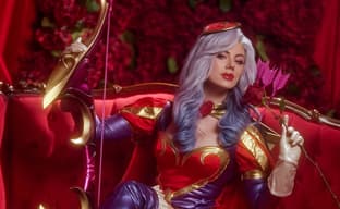 Косплеер предстала в образе Сердцеедки Эш из League of Legends — самопровозглашённой королевы сердец