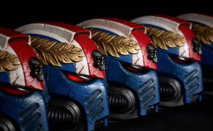 Starforged выпустила ночник в форме шлема Деметрия Тита из Warhammer 40,000: Space Marine 2