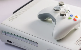 Xbox могли отключить за долги. Специалист по ремонту обнаружил необычную функцию консоли