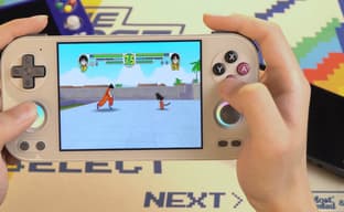 Anbernic раскрыла детали экрана портативной консоли RG 476H и показала её в деле