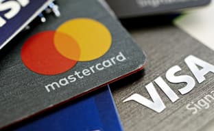 Политик раскритиковал цензуру, навязываемую Visa и Mastercard, предложив развивать альтернативные платежные системы