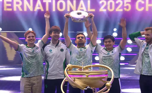 Россиянин в составе команды Team Falcons стал чемпионом турнира The International 2025 по Dota 2