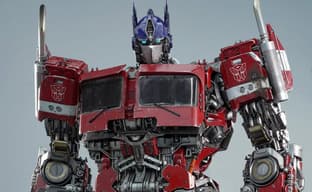 Unboxing and Assembly Video of the 236cm Optimus Prime Statue from Queen Studios Released